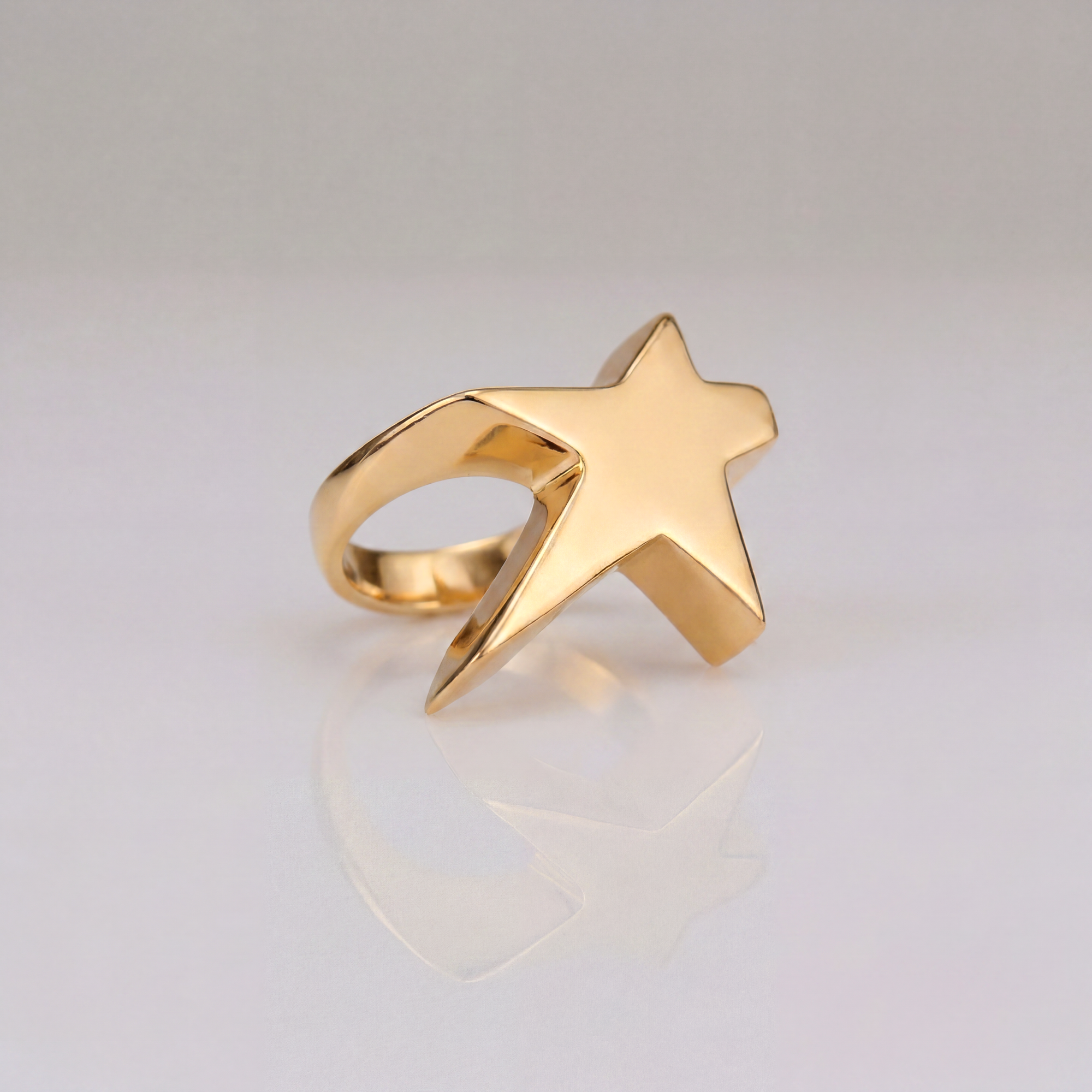 Anillo Artesanal de Bronce bañado en oro 24k con forma de estrella