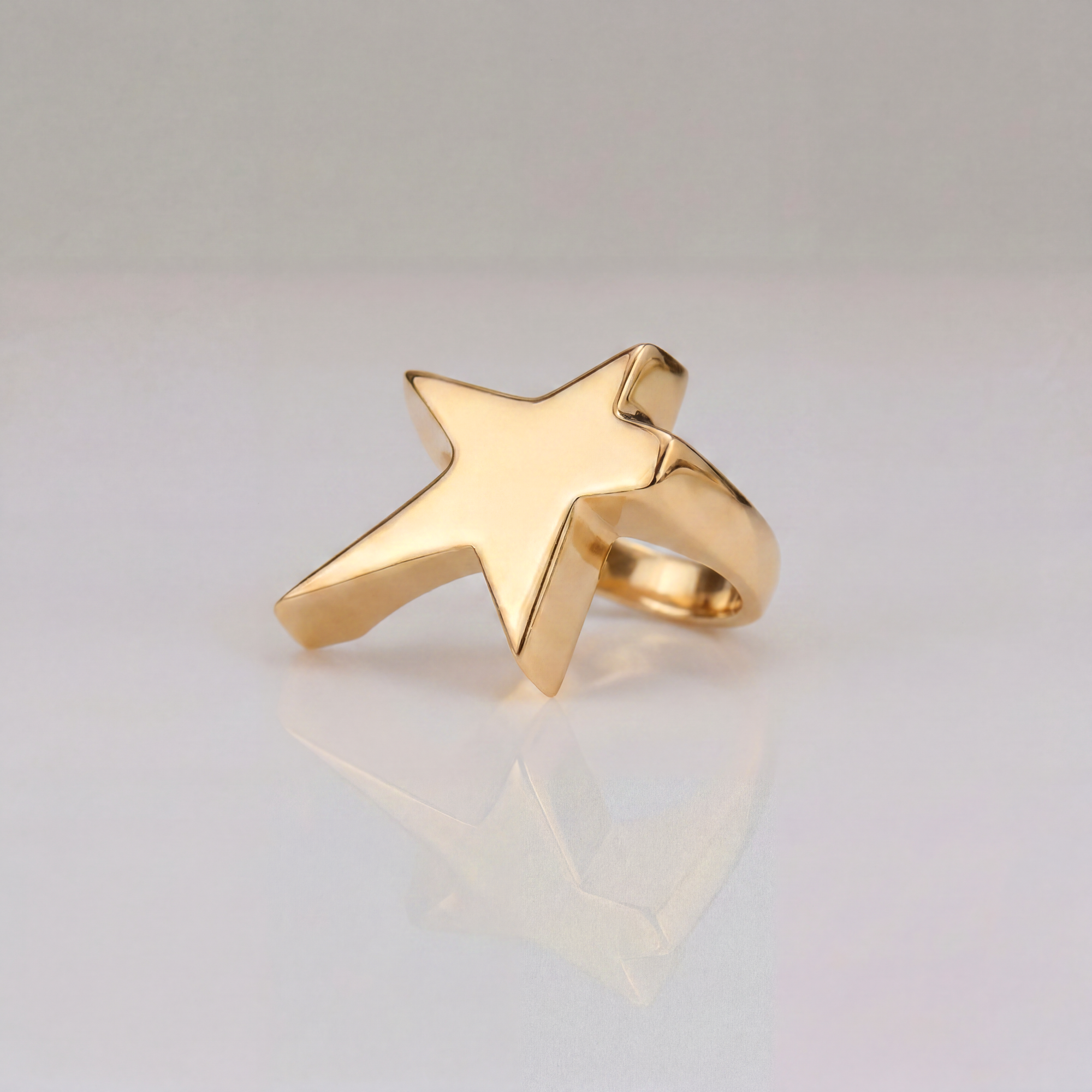 Anillo Artesanal de Bronce bañado en oro 24k con forma de estrella