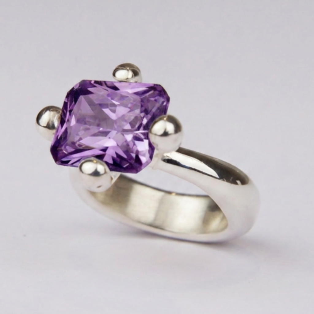 Anillo de Plata de Ley 925, Macizo con circonita Amatista