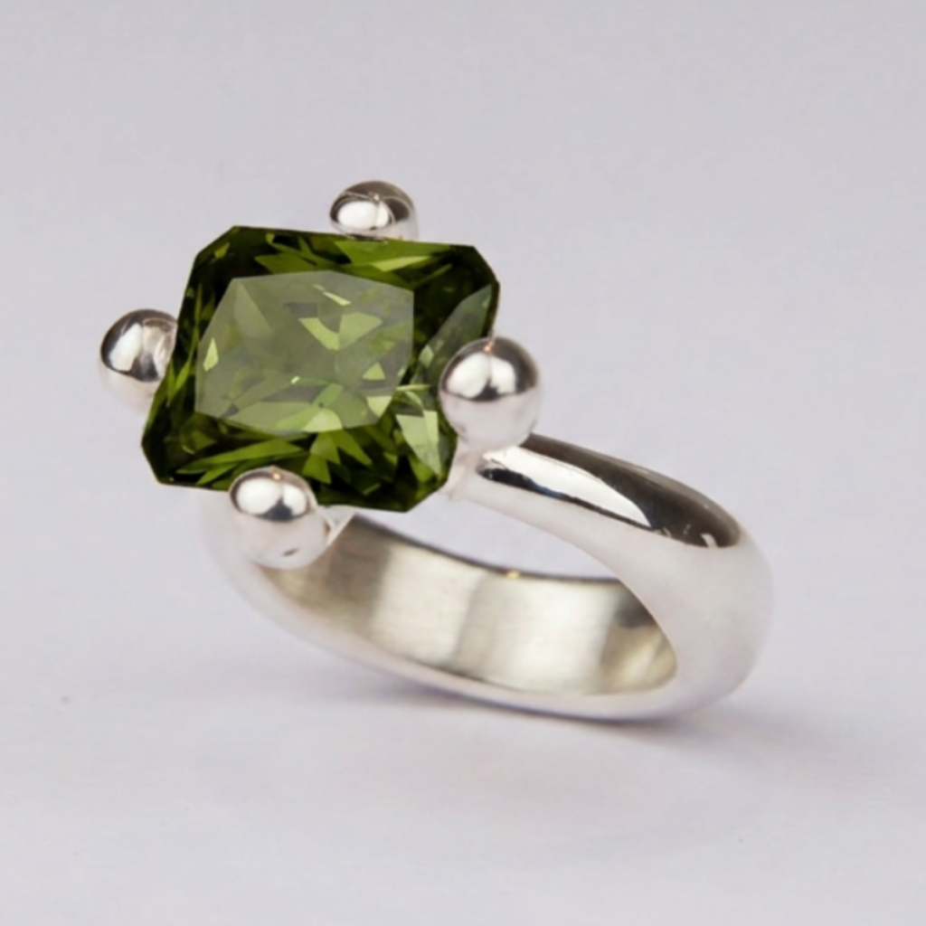 Anillo de Plata de Ley 925, Macizo con circonita Peridoto