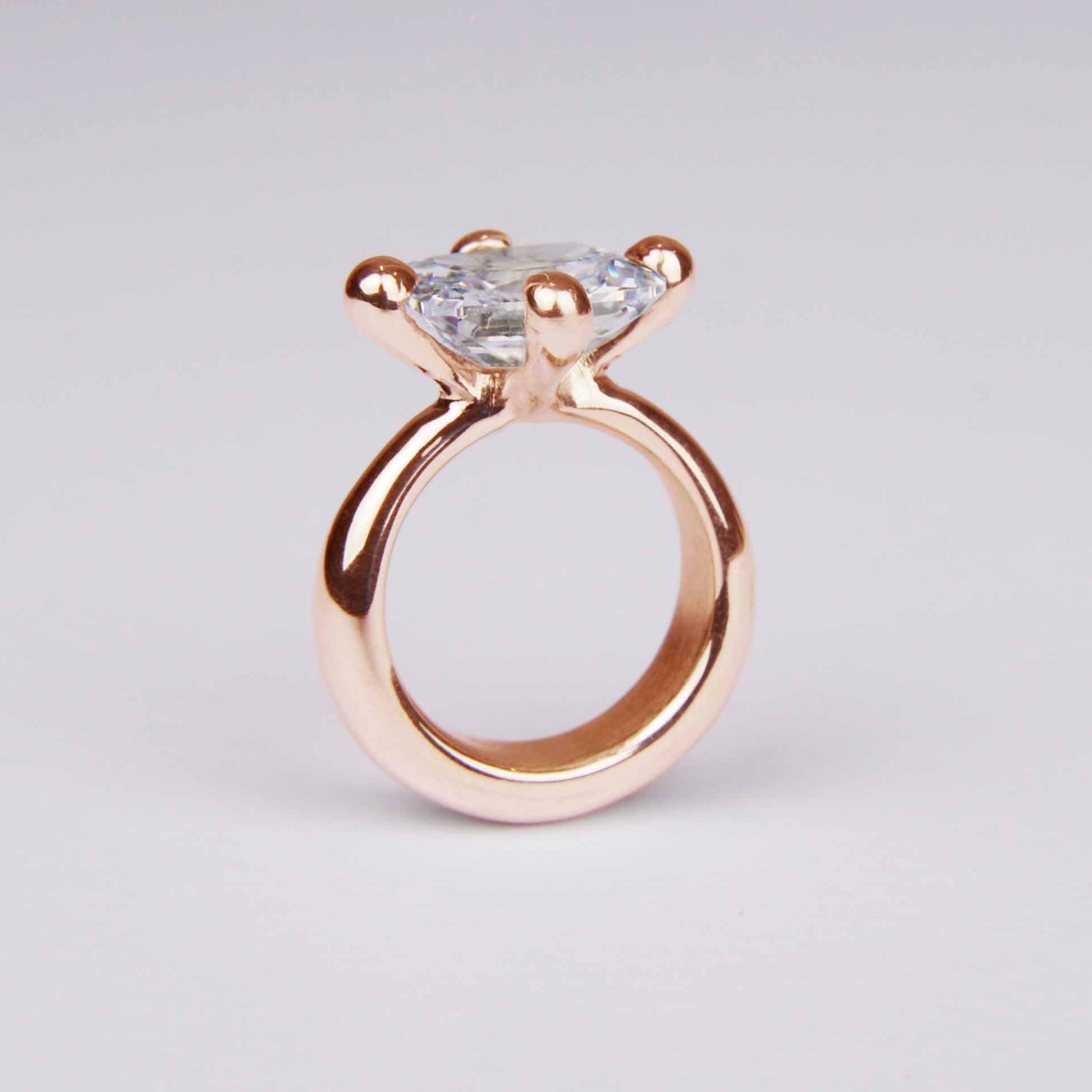 Anillo de Plata de Ley 925, Macizo con circonita blanca y bañado en oro rosa