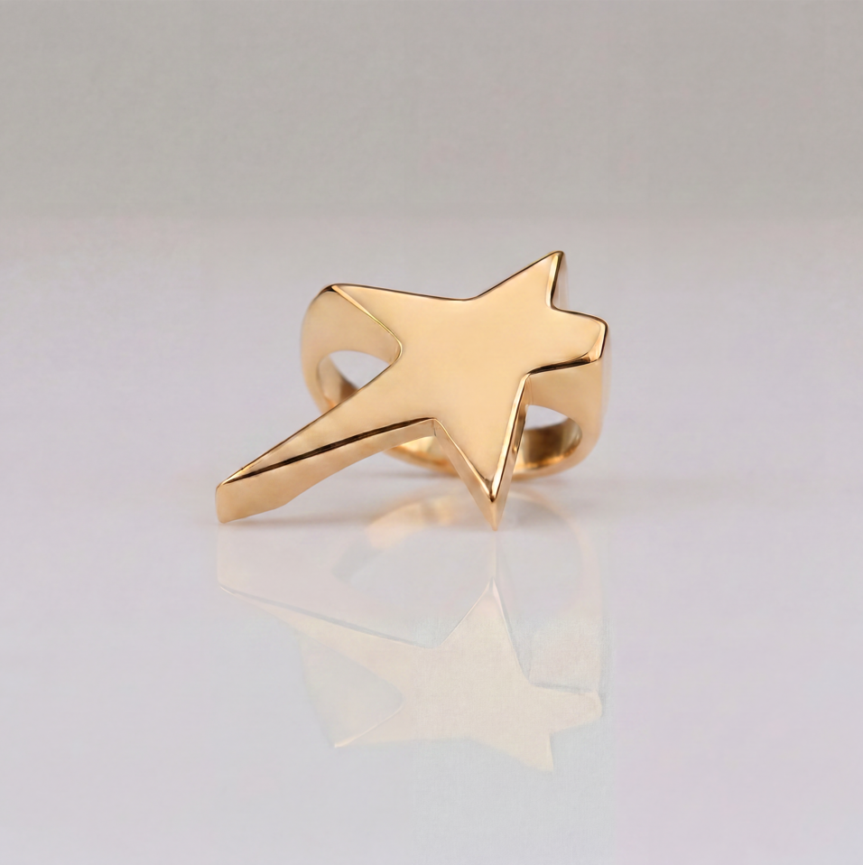Anillo Artesanal de Bronce bañado en oro 24k con forma de estrella